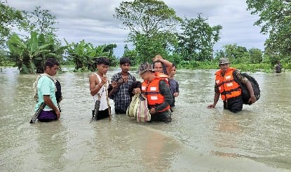 Assam में Flood का खतरा! Arunachal की बारिश से हाई अलर्ट जारी, 3 लापता