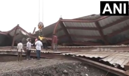 Kolkata Building Collapse: तीन मंजिला गोदाम ज़मींदोज़, 50 लोगों के दबे होने की आशंका, 18 घायल