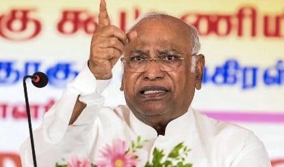 अपनी कुर्सी से चिपके हैं धर्मेंद्र प्रधान, मल्लिकार्जुन खड़गे का शिक्षा मंत्री पर हमला, मांगा इस्तीफा