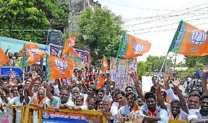 UP BJP ने कसी चुनावी कमर, नई टीम में Rajnath के बेटे और कई युवा चेहरे शामिल, देखें पूरी सूची