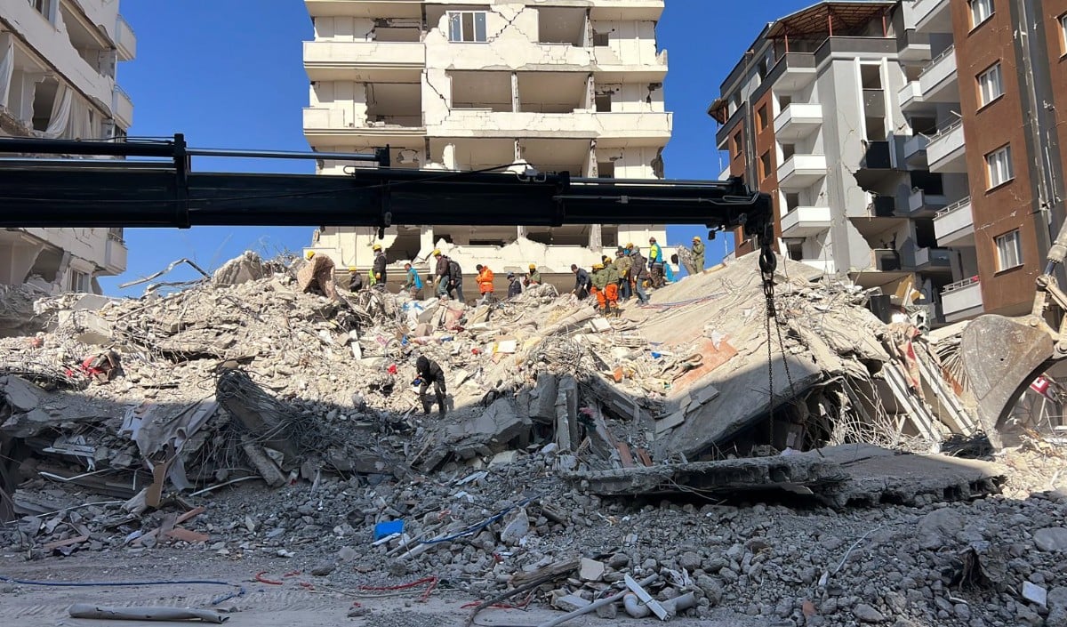 Venezuela Earthquake Video | वेनेजुएला में महाविनाश! कुछ ही सेकंड के अंतराल पर आए 7.2 और 7.5 तीव्रता के दो भीषण भूकंप, देश में आपातकाल घोषित