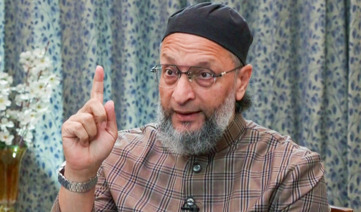BJP कार्ड धारक ही Indian Citizen? Passport विवाद के बीच Owaisi का Government पर तंज