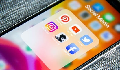 Investors की सुरक्षा के लिए SEBI का नया ड्राफ्ट, अब Social Media Influencers की भी होगी जवाबदेही।