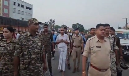 West Bengal: कमर पर रस्सी, हाथ जोड़े... Malda में TMC के पूर्व बाहुबली नेता बकुल शेख को सरेआम घुमाया गया
