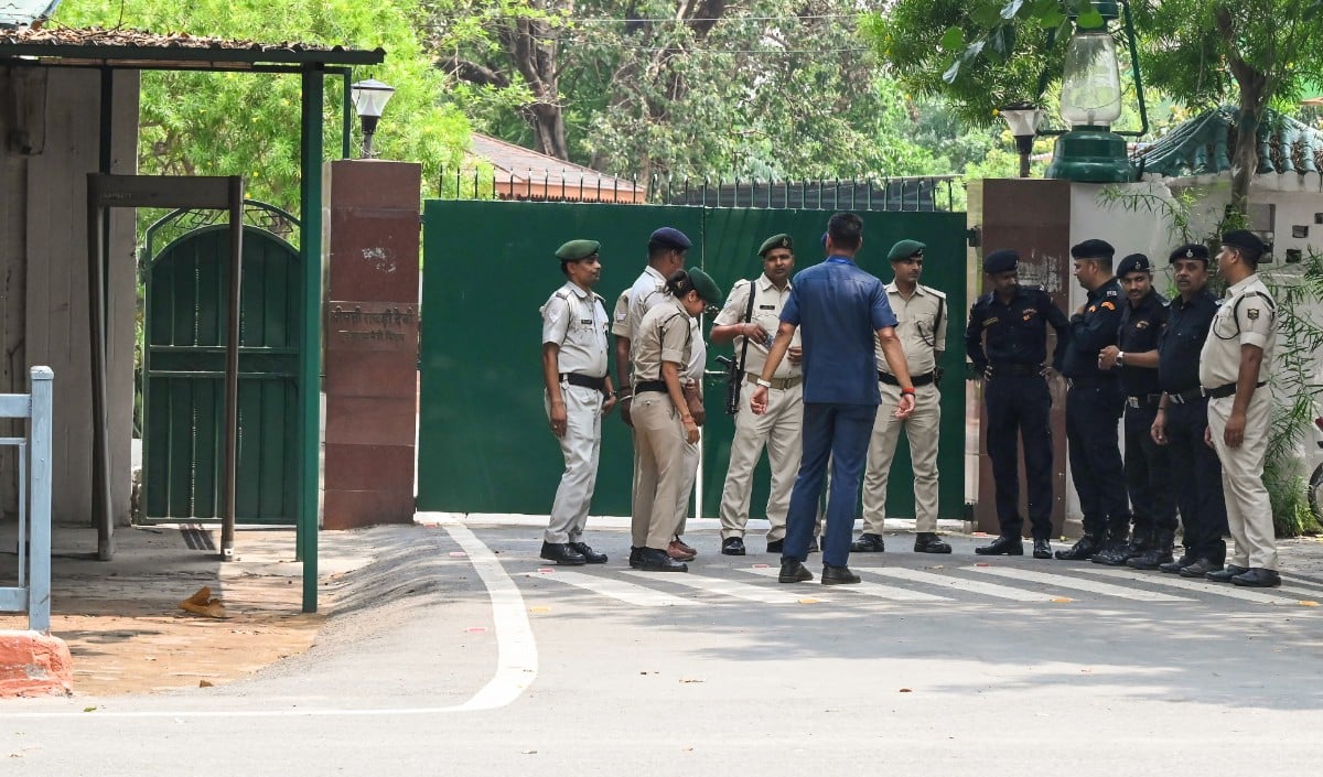 RJD का सियासी गढ़ 10 Circular Road खाली! Rabri Devi के आवास से हटे CCTV