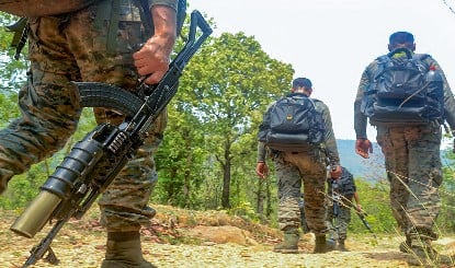 Chhattisgarh के Bastar में नक्सलियों पर डबल स्ट्राइक, भारी हथियार और 24 Lakh Cash बरामद
