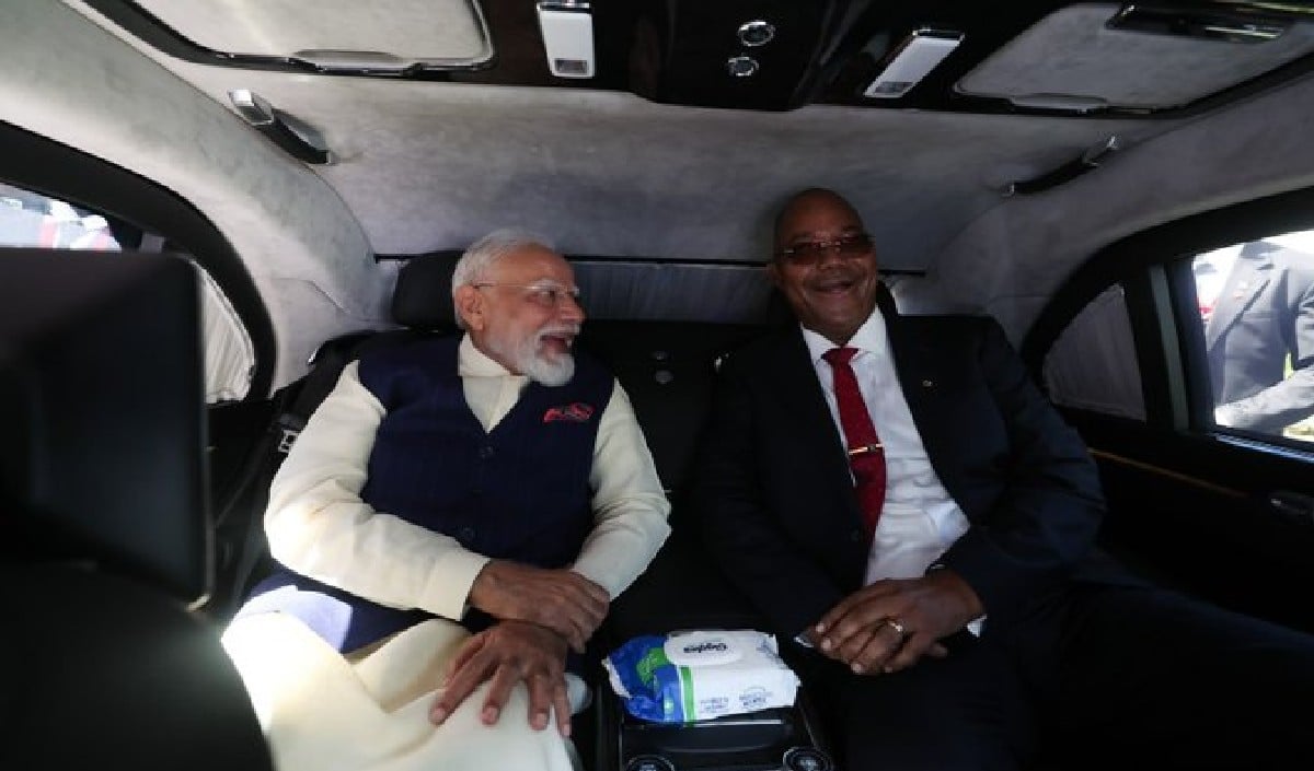  तीन दिन के दौरे पर सेशेल्स पहुंचे PM मोदी, राष्ट्रपति पैट्रिक हर्मिनी ने किया गर्मजोशी से स्वागत