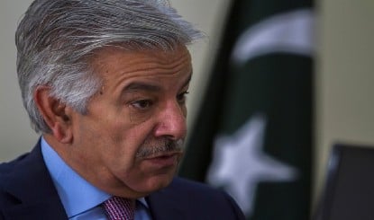 Pakistan में 'असली vs नकली' कश्मीरी पर जंग, PoK के PM और रक्षा मंत्री Khawaja Asif आपस में भिड़े