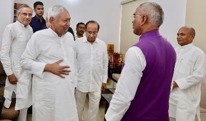 4 साल बाद Nitish से मिले RCP Singh, क्या JD(U) में होगी उनकी वापसी?
