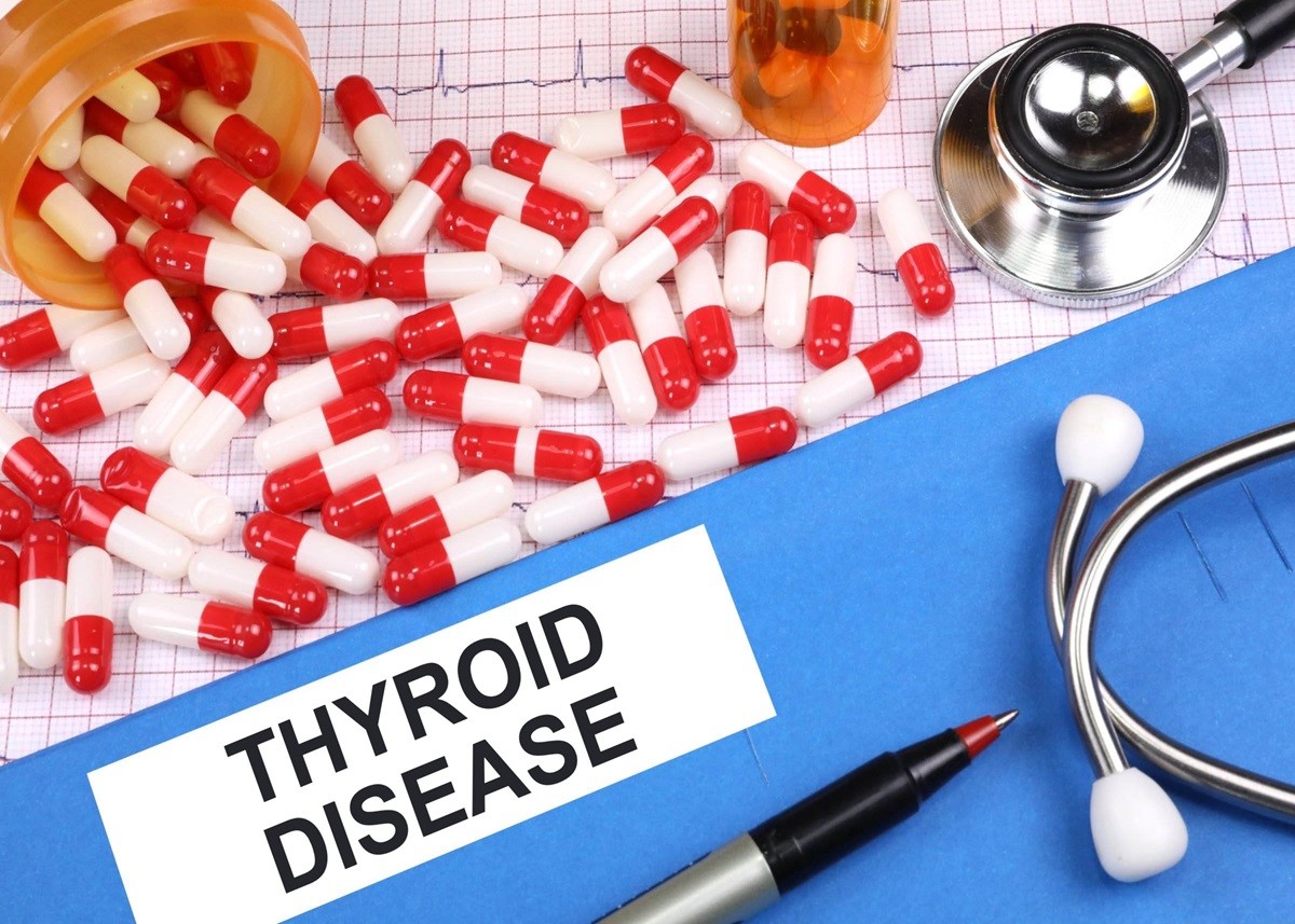 Health Tips: आपका Stress और खराब Diet बढ़ा रहा Thyroid का Risk, इन लक्षणों पर रखें पैनी नजर