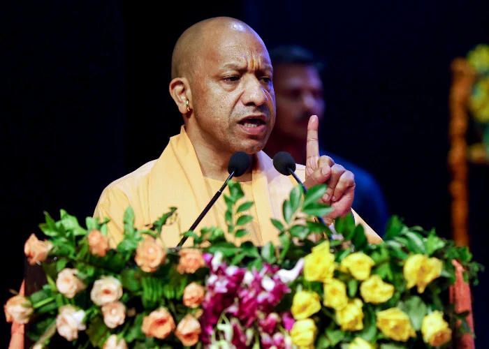 Noida-Greater Noida को CM Yogi की सौगात, 17,000 करोड़ से ज्यादा के Projects का शिलान्यास