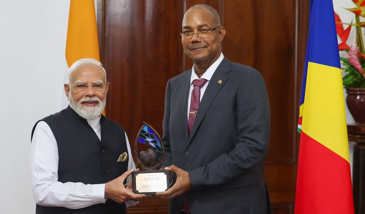 Seychelles ने PM Modi को सर्वोच्च सम्मान Guardian of the Blue Horizon से नवाजा