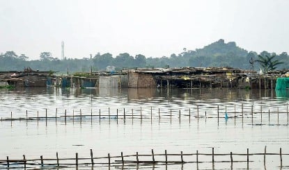 Assam में मॉनसून का तांडव! बाढ़ की पहली लहर से 22,000 से अधिक लोग प्रभावित, रेलवे पुल टूटने से रेल संपर्क ठप