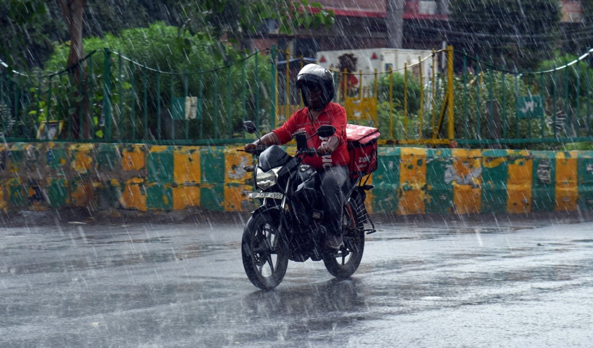 Delhi Monsoon Arrival | दिल्ली-NCR में मॉनसून की उल्टी गिनती शुरू! 4 जुलाई तक मिलेगी भीषण गर्मी और उमस से राहत, मौसम विभाग का नया अनुमान