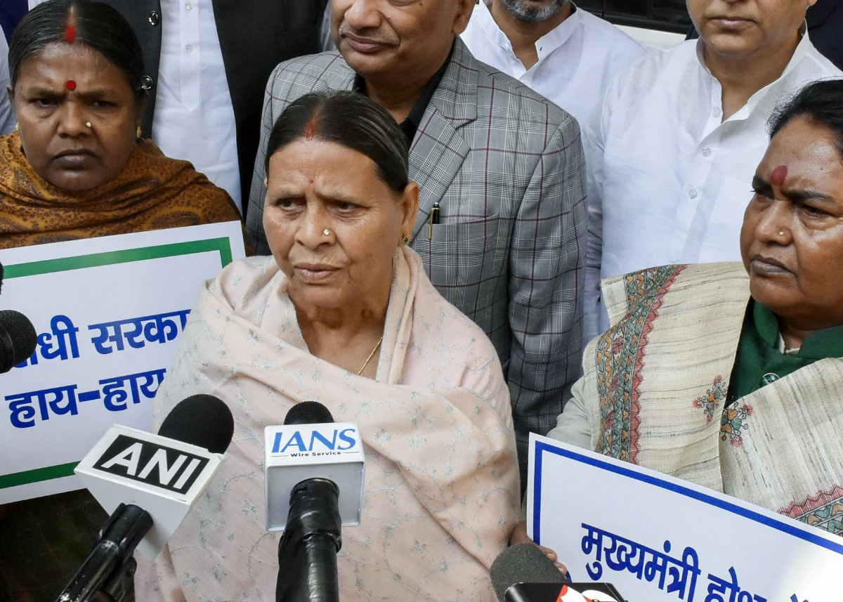 अल्टीमेटम के आखिरी दिन एक्शन में Lalu Family, पिकअप वैन में सामान शिफ्ट, क्या आज खाली होगा Rabri Devi का बंगला?