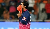 एक बिहारी सब पे भारी..., IPL 2026 के फाइनल के बाद विराट कोहली ने वैभव सूर्यवंशी से क्या कहा? देखें Video एक बिहारी सब पे भारी..., IPL 2026 के फाइनल के बाद विराट कोहली ने वैभव सूर्यवंशी से क्या कहा? देखें Video