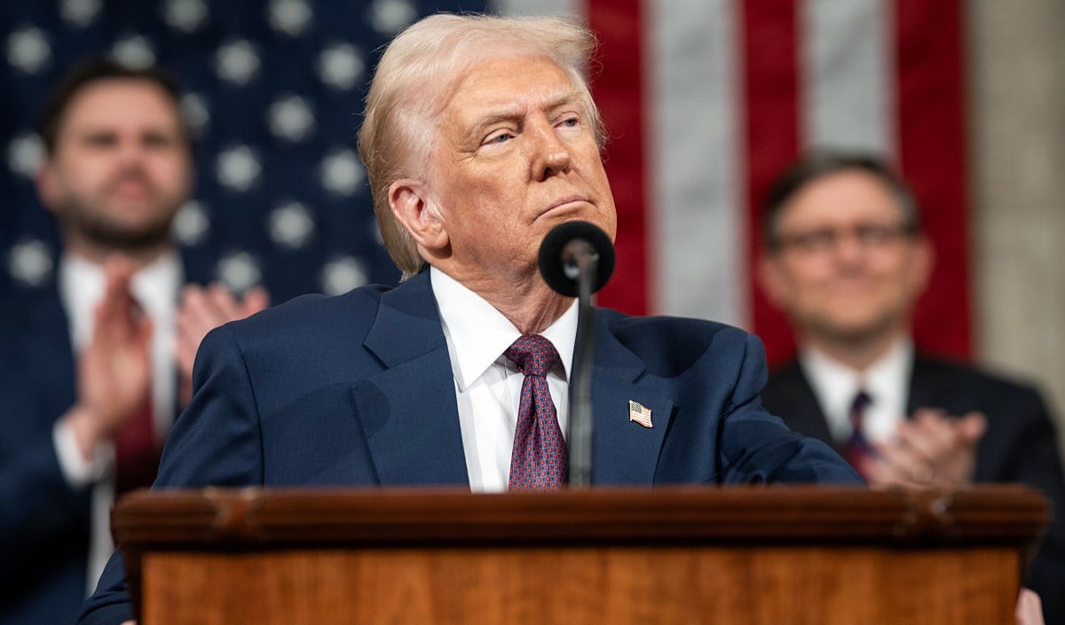 Donald Trump को बड़ा झटका! अमेरिकी संसद में ईरान के खिलाफ सैन्य कार्रवाई रोकने का प्रस्ताव पास, अपनों ने ही बदला पाला