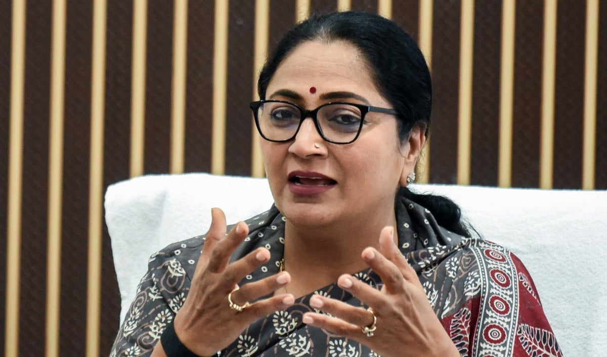 दिल्ली के मालवीय नगर होटल में भीषण अग्निकांड! 12 विदेशियों समेत 21 की मौत, सीएम रेखा गुप्ता ने दिए मजिस्ट्रेट जांच के आदेश