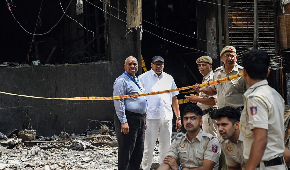 Malviya Nagar Fire Tragedy: 21 लाशें, 30 Passport और दर्जनों फोन, लापरवाही ने ली जानें