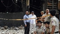 Malviya Nagar Fire Tragedy: 21 लाशें, 30 Passport और दर्जनों फोन, लापरवाही ने ली जानें