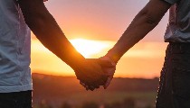 Relationship को लेकर हैं Serious? गर्लफ्रेंड को फैमिली से मिलाने का ये है Perfect Time