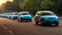भारत में उतरी नई EV Taxi Green SM Limo, Ola-Uber की बादशाहत को चुनौती! भारत में उतरी नई EV Taxi Green SM Limo, Ola-Uber की बादशाहत को चुनौती!