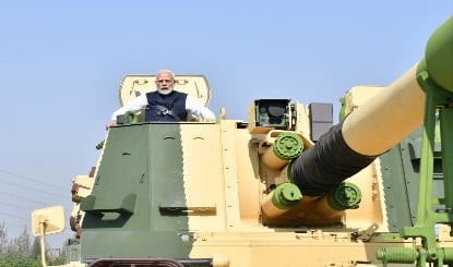 PM Modi का Hazira दौरा: K-9 वज्र से Zorawar तक, कैसे बन रहा है भारत का आत्मनिर्भर डिफेंस हब