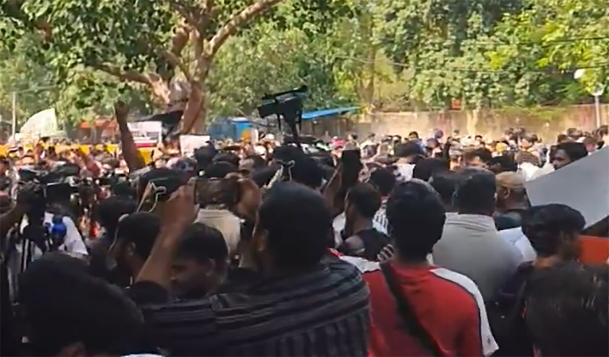 Prabhasakshi NewsRoom: Cockroach Janata Party की पहली ही रैली में उमड़ी भारी भीड़, बड़े-बड़े राजनेताओं की उड़ी नींद!