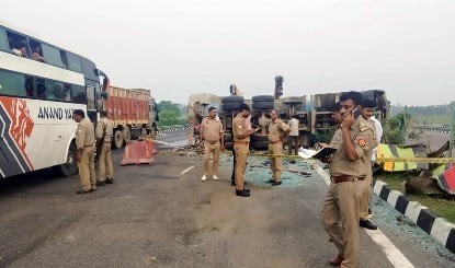 अस्थियां विसर्जित करने जा रहा था परिवार, रास्ते में हुई 8 लोगों की मौत, चारों तरफ मची अफरा-तफरी