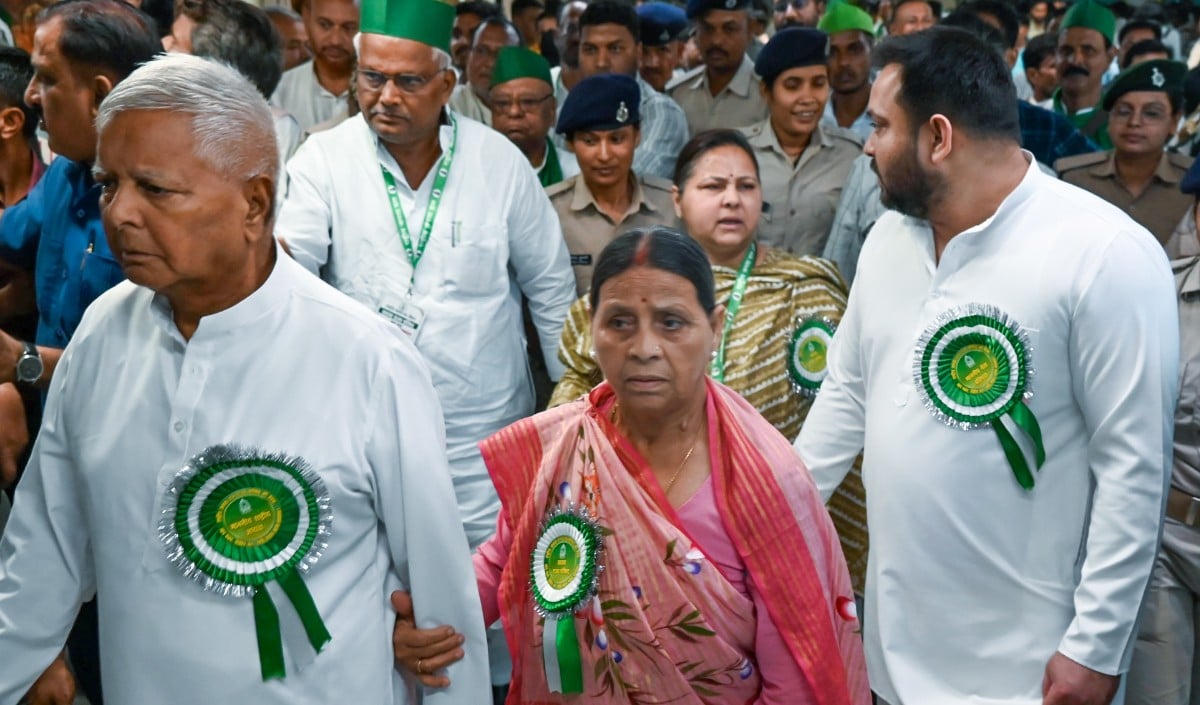 Lalu Yadav ने घटाई गई Z+ Security के विरोध में सुरक्षा कर्मियों को लौटाया, Bihar में बढ़ा सियासी पारा