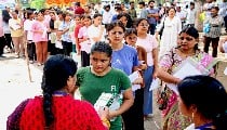 टूटते भरोसे के वेंटिलेटर पर देश की परीक्षा व्यवस्था
