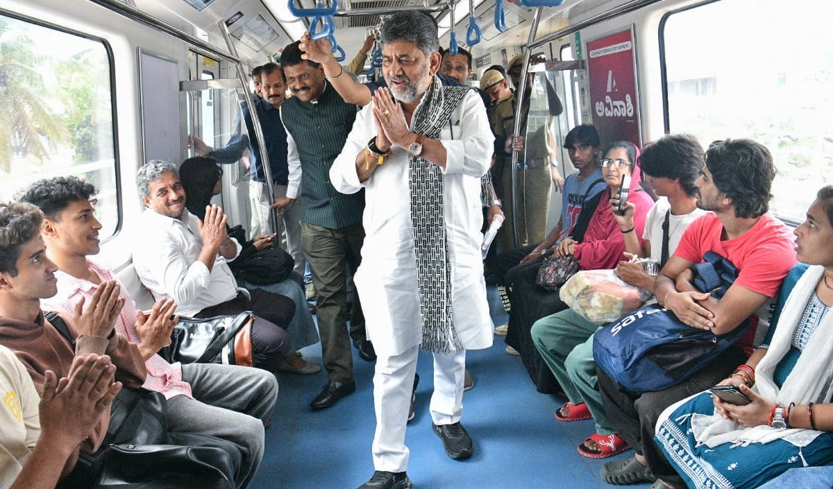 VIP काफिला छोड़ Metro में CM DK Shivakumar, LPG की बढ़ती कीमतों पर दिया बड़ा बयान