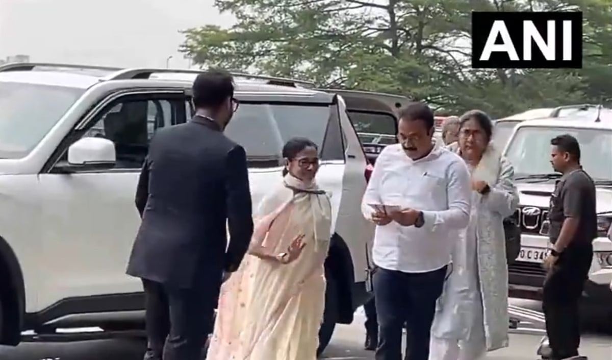 TMC में बगावत की आग के बीच Delhi पहुंचीं Mamata, INDIA गठबंधन की बैठक पर सबकी नजर