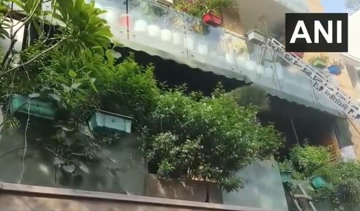 New Friends Colony में आग का खौफनाक मंजर, Fire Brigade के जांबाजों ने 8 लोगों को मौत के मुंह से निकाला
