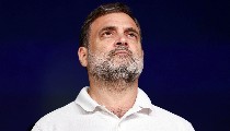 CBSE Scam का पर्दाफाश करने वाले छात्रों से मिले Rahul Gandhi, PM Modi पर कसा तंज