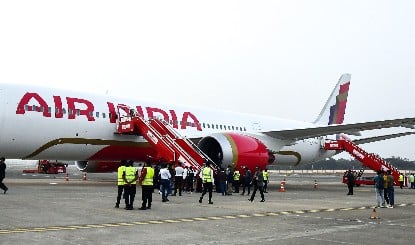 बिना चेतावनी आए तूफान ने दिल्ली एयरपोर्ट पर मचाई तबाही, Air India के तीन विमानों को पहुंचा भारी नुकसान