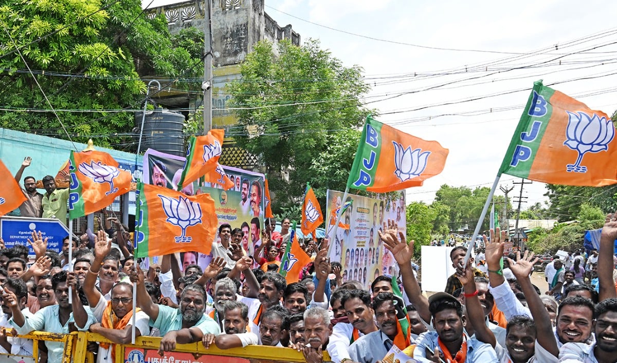 INDIA Bloc बैठक के बीच TMC में बड़ा सियासी भूकंप, 14 सांसदों ने BJP नेताओं से की मुलाकात, शुभेंदु भी रहे मौजूद