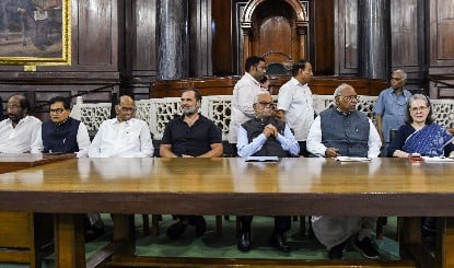 INDIA Bloc Meeting in Delhi | ‘इंडिया’ गठबंधन की बैठक, भाजपा से मुकाबले की रणनीति पर होगी चर्चा, जानें कौन-कौन होगा शामिल