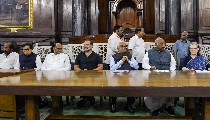 INDIA Bloc Meeting in Delhi  | ‘इंडिया’ गठबंधन की बैठक, भाजपा से मुकाबले की रणनीति पर होगी चर्चा, जानें कौन-कौन होगा शामिल
