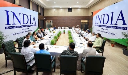 INDIA Bloc में ममता की मुश्किलें बढ़ीं, TMC के 20 सांसदों की बगावत से Bengal में बड़ा संकट