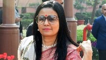 TMC में दलबदल की राजनीति, Mahua Moitra ने बागियों को कहा 'लालची स्वार्थी गद्दार', Saugata Roy बोले- मुझे भी ऑफर था TMC में दलबदल की राजनीति, Mahua Moitra ने बागियों को कहा 'लालची स्वार्थी गद्दार', Saugata Roy बोले- मुझे भी ऑफर था
