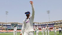 Sunil Gavaskar भी हुए Manav Suthar के मुरीद, 6 Wickets वाले प्रदर्शन को बताया शानदार।