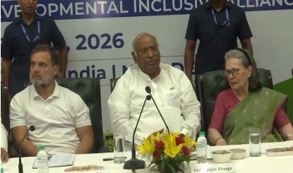 INDIA Bloc Meeting में खरगे का चौतरफा हमला, Foreign Policy से SIR तक Modi सरकार को घेरा