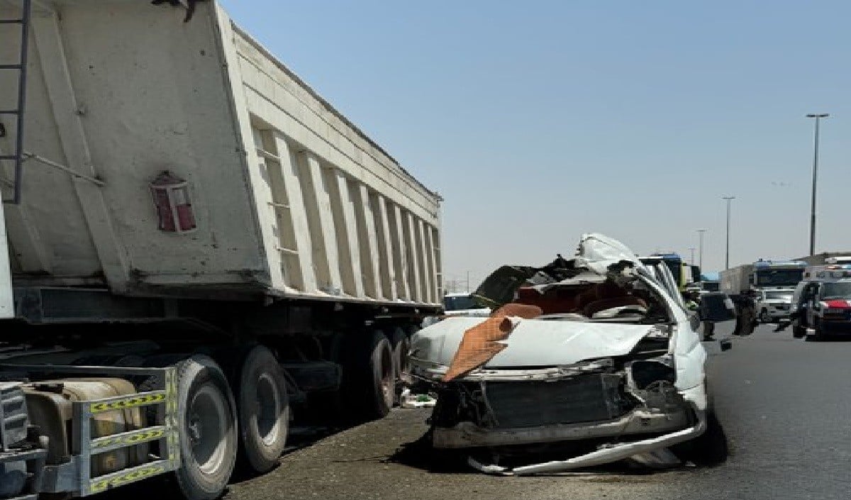 Dubai में भीषण Road Accident, रुके ट्रक से टकराई बस, कई भारतीय कामगारों की दर्दनाक मौत