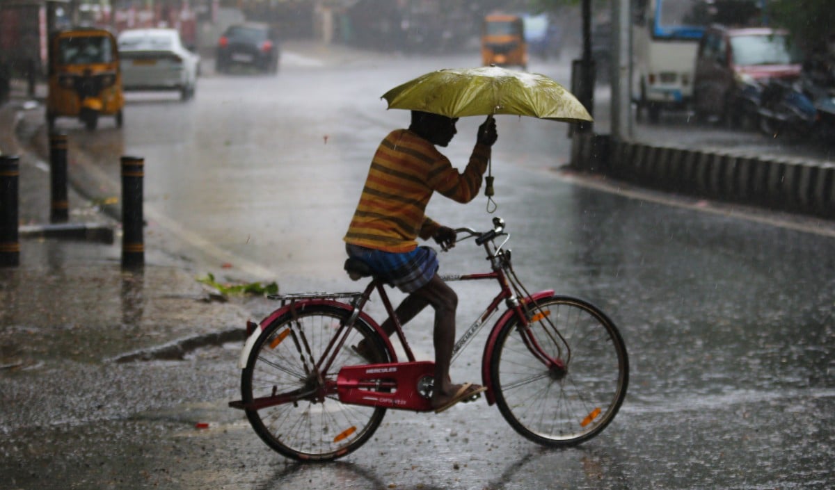 Monsoon Update | तेज़ रफ़्तार से आगे बढ़ रहा मॉनसून! महाराष्ट्र-तेलंगाना समेत कई राज्यों में भारी बारिश का अलर्ट, दिल्ली-NCR को अभी भी राहत का इंतज़ार