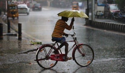 Monsoon Update | तेज़ रफ़्तार से आगे बढ़ रहा मॉनसून! महाराष्ट्र-तेलंगाना समेत कई राज्यों में भारी बारिश का अलर्ट, दिल्ली-NCR को अभी भी राहत का इंतज़ार