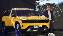 Tata Sierra EV बस 2 महीने में! ADAS और दमदार रेंज के साथ EV मार्केट में मचाएगी धमाल Tata Sierra EV बस 2 महीने में! ADAS और दमदार रेंज के साथ EV मार्केट में मचाएगी धमाल