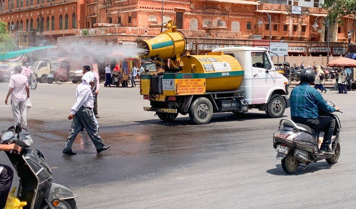 Explained Roads Science | 40°C में क्यों पिघल जाती हैं ब्रिटेन की सड़कें, जबकि 50°C की