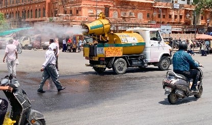 Explained Roads Science | 40°C में क्यों पिघल जाती हैं ब्रिटेन की सड़कें, जबकि 50°C की