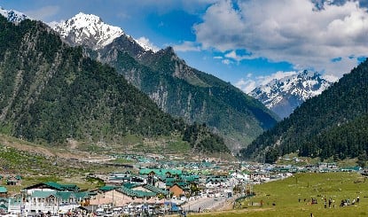 Kashmir Heatwave | तप उठी ठंडी कश्मीर की वादियां! भीषण लू और रिकॉर्डतोड़ गर्मी से थमी घाटी की रफ्तार, राहत के लिए स्कूलों में ताले लगाने की नौबत